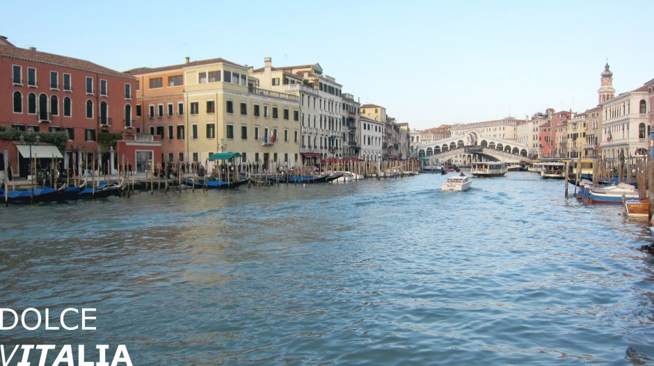 Ponde di Rialto crossing Canal Grande in Venezia